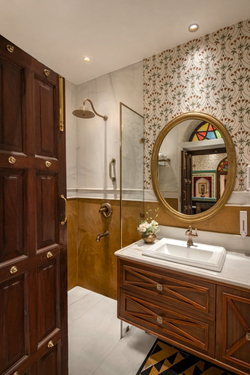 Heritage Hotel in Delhi, Bathroom Golden Haveli 